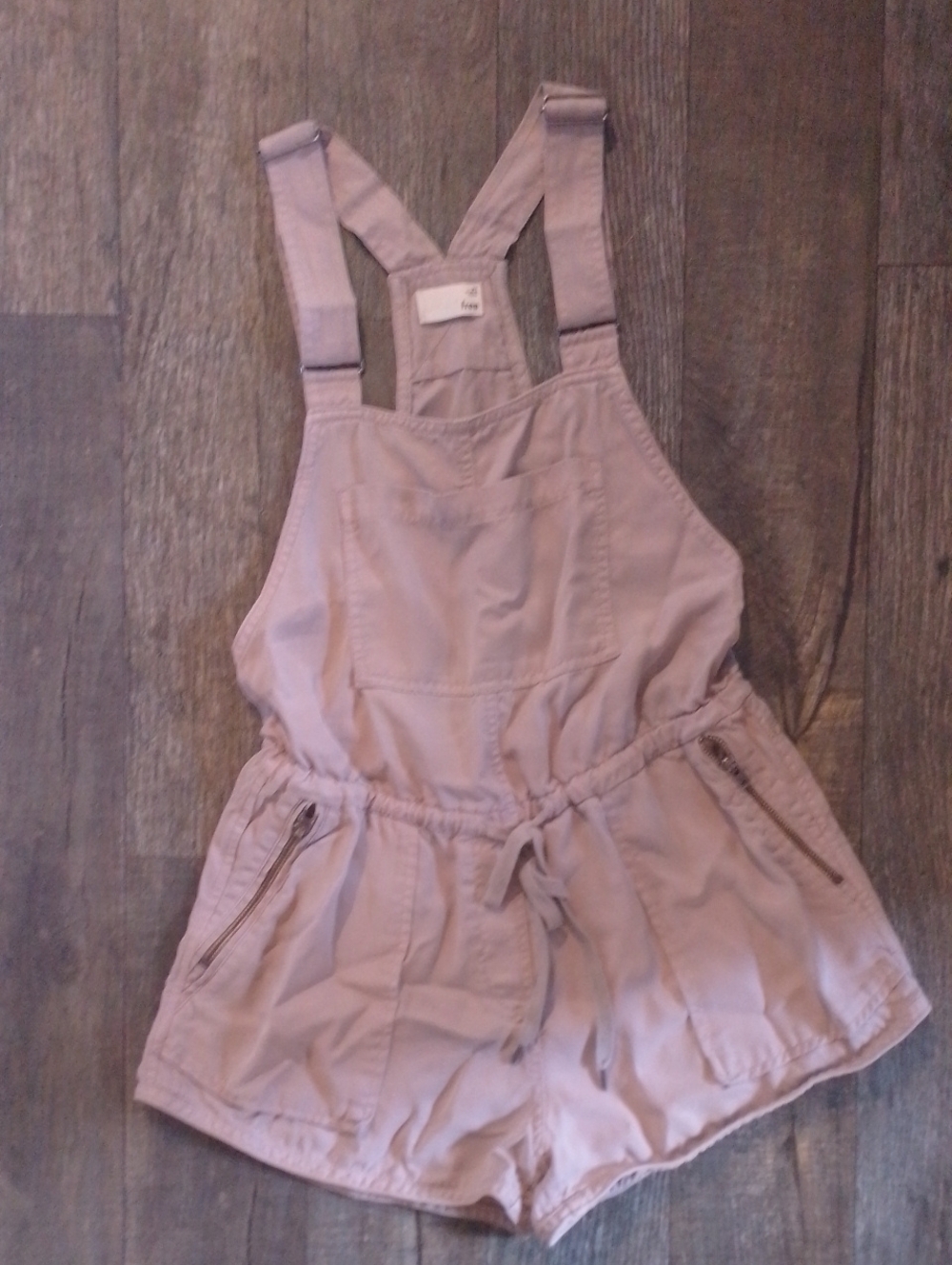 Wilfred Free Aritzia Light Gray Women's Overall Shorts  Romper Jumper High Waist
